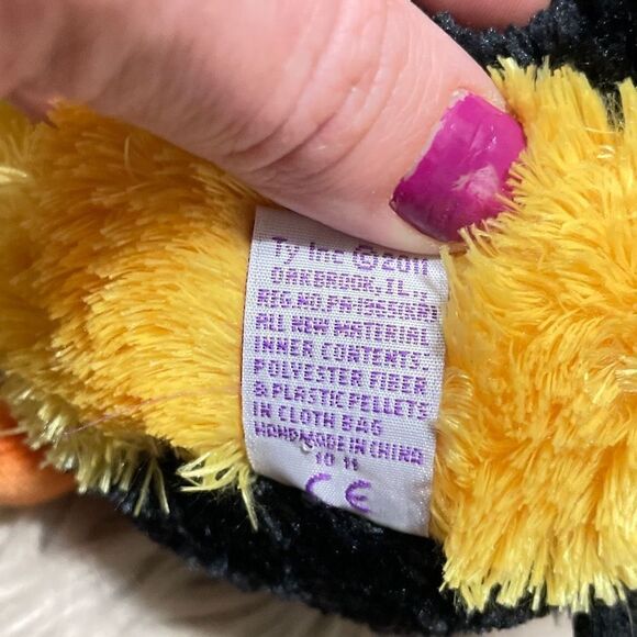 Buzby the bee solid eye beanie boo - Picture 5 of 6